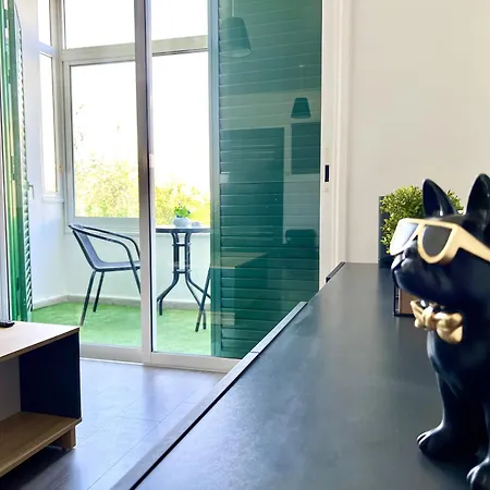 Fully Equipped One Bedroom Appartamento