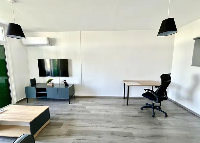 Fully Equipped One Bedroom *