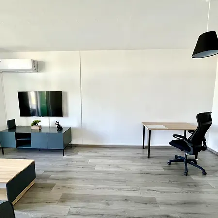 Fully Equipped One Bedroom *