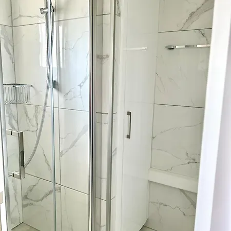 Fully Equipped One Bedroom 利马索尔